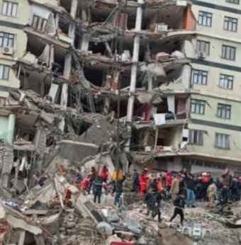 튀르키예 지진 발생 80여 차례 여진 사망자 4천 명 넘어 심각한 상황 터키 규모 7.8,7.5 강진 연달아 발생, 시리아 지진 피해