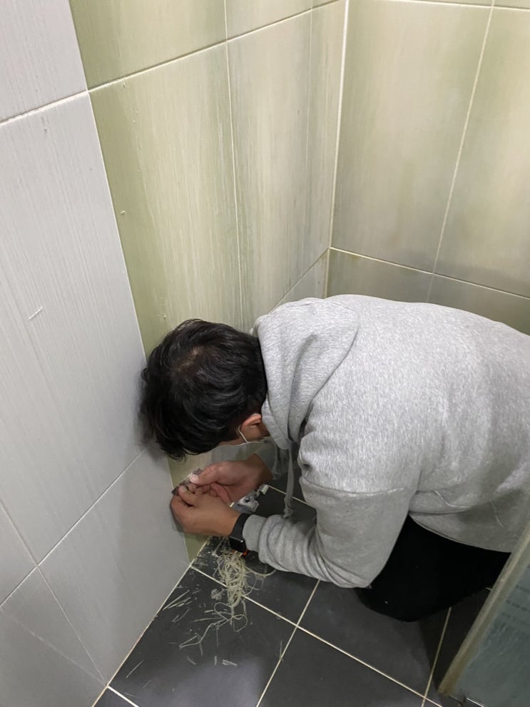  샤워부스 경첩 문제로 교체, 샤워부스 수리 작업 후기