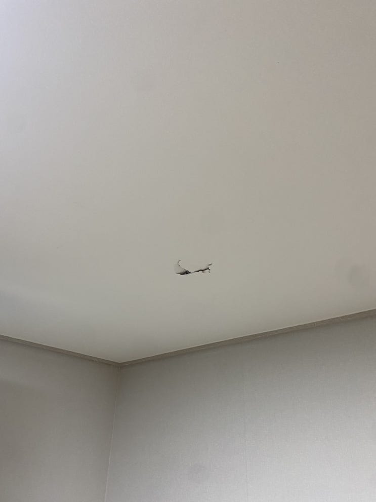  구멍 난 천장 벽 복원, 석고보드 깨짐 복원 작업 현장(층간소음 스트레스, 쉽게 깨지는 이유)