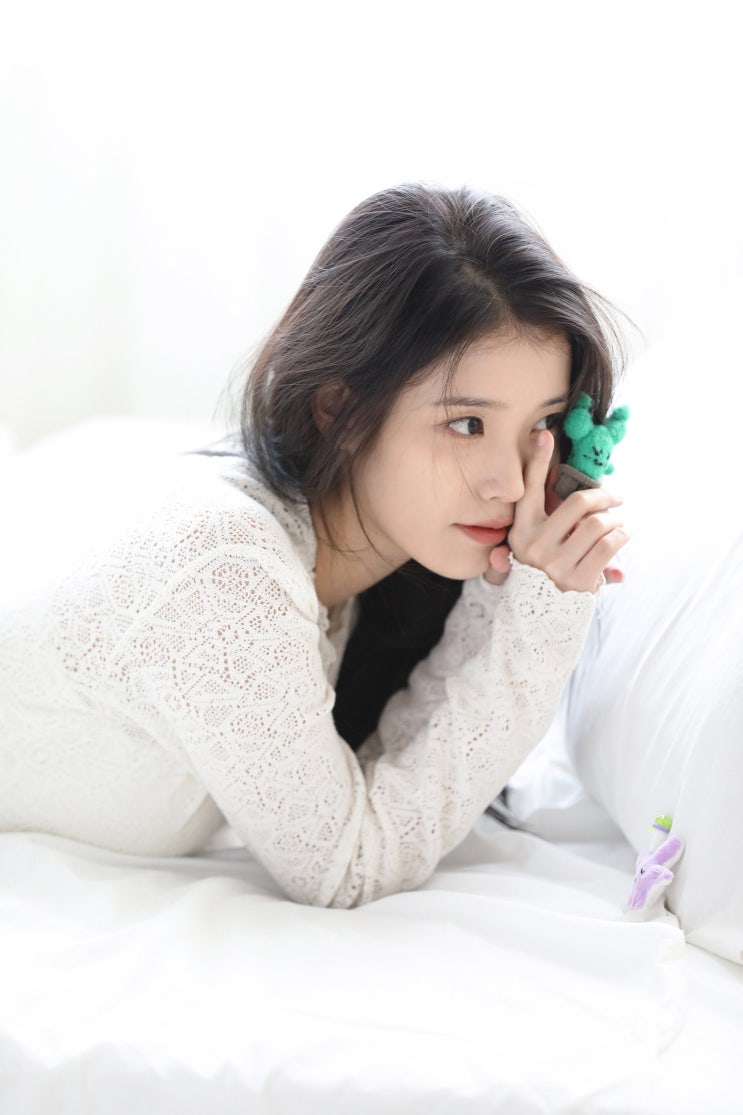 가수 아이유, '골든아워' 전성기를 이어가는 미국 가수 테일러 스위프트와 놀라운 평행이론 가수 아이유, '골든아워' 전성기를 이어가는 미국 가수 테일러 스위프트와 놀라운 평행이론