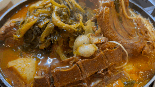  「마장감자탕」 술을 부르는 깔끔한 맛의 뼈다귀전골 및 뼈해장국