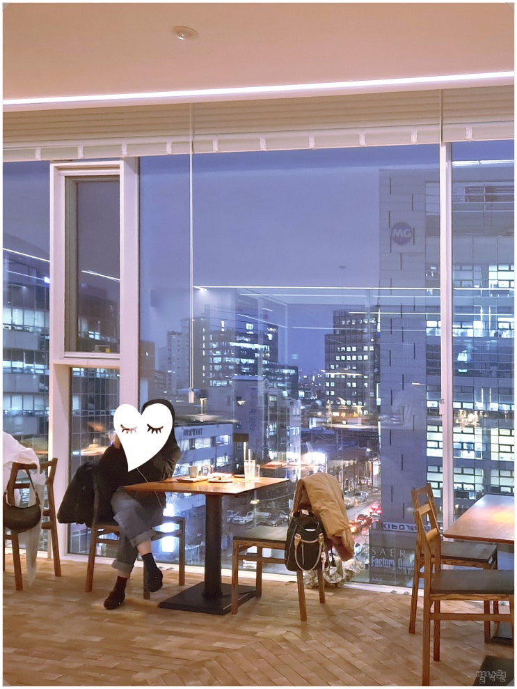  맥파이앤타이거 성수티룸_ 높은 곳에 숨어있는 조용한 성수 카페