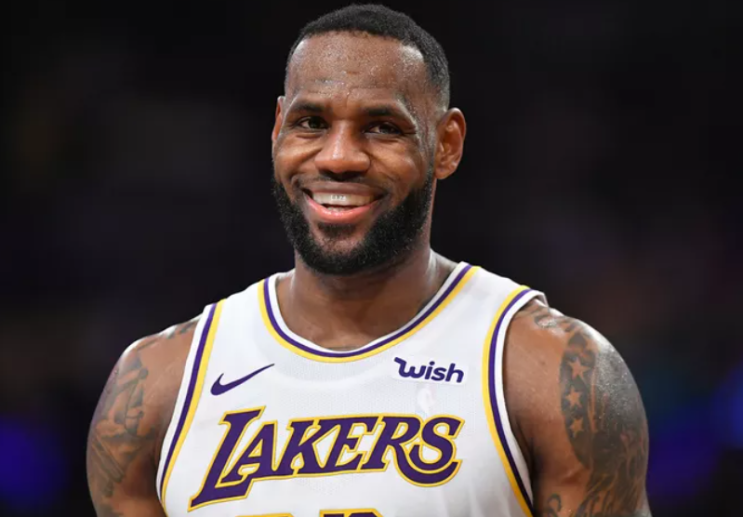 르브론 제임스가 카림 압둘 자바를 제치고 NBA 역대 최고 득점 선수가 되었습니다 르브론 제임스가 카림 압둘 자바를 제치고 NBA 역대 최고 득점 선수가 되었습니다