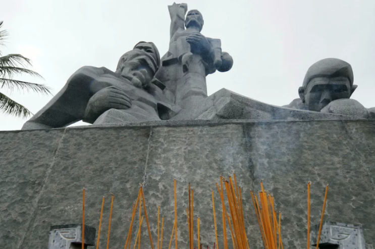 첫째, 한국은 베트남 전쟁의 학살 생존자에게 보상해야 합니다 첫째, 한국은 베트남 전쟁의 학살 생존자에게 보상해야 합니다