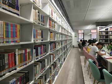  매일 중국어 제54과 도서관에서