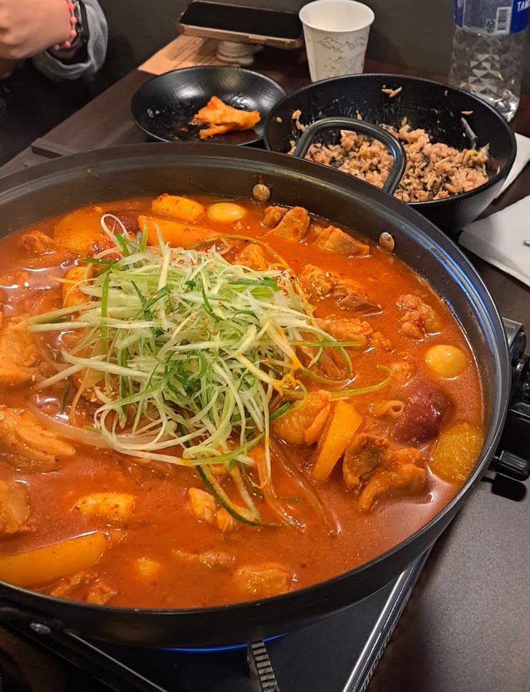 용산 떡볶이 닭볶음탕 전문점 '태성당' 순살닭볶음탕과 참치마요밥