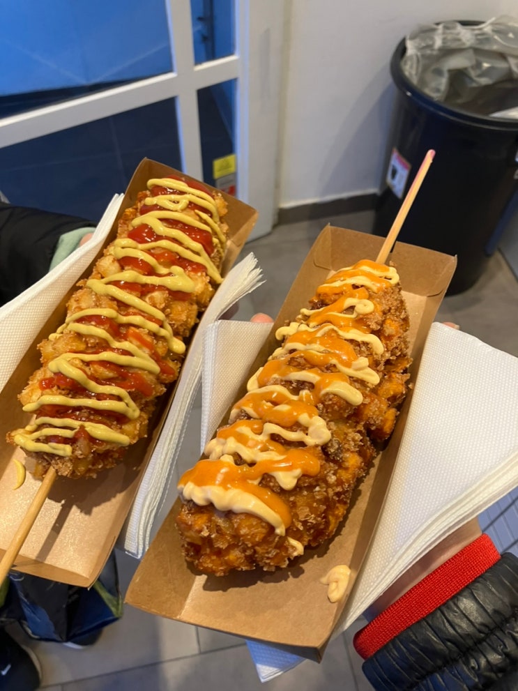 벨기에 루벤에 부는 k-food의 바람, 핫도그 가게 the rolling dogs 벨기에 루벤에 부는 k-food의 바람, 핫도그 가게 the rolling dogs