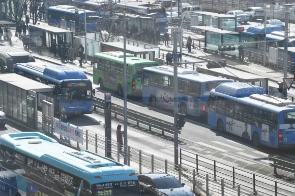  서울시, 버스 거리비례제 철회…오세훈 "'나의 해방일지' 보고…"