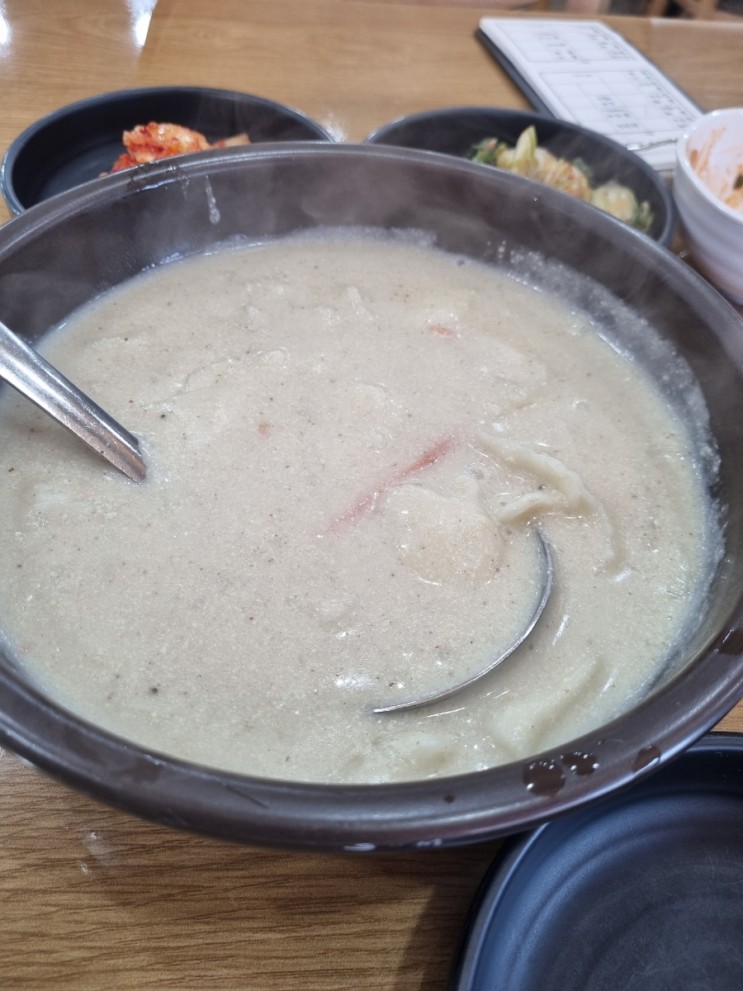 김치가 맛있는 부천 청정칼국수에서 들깨수제비