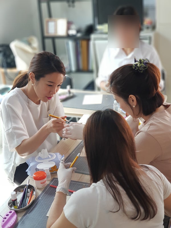 머무는 동안 한국에서 반영구화장을 배워보세요!