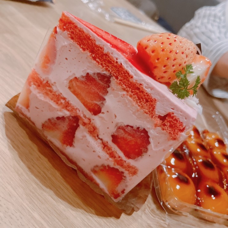 [교토 여행] 기념일엔 일본 특산물+딸기케이크 맛집 교토 ‘락칸샤(Rakkansha)’ 