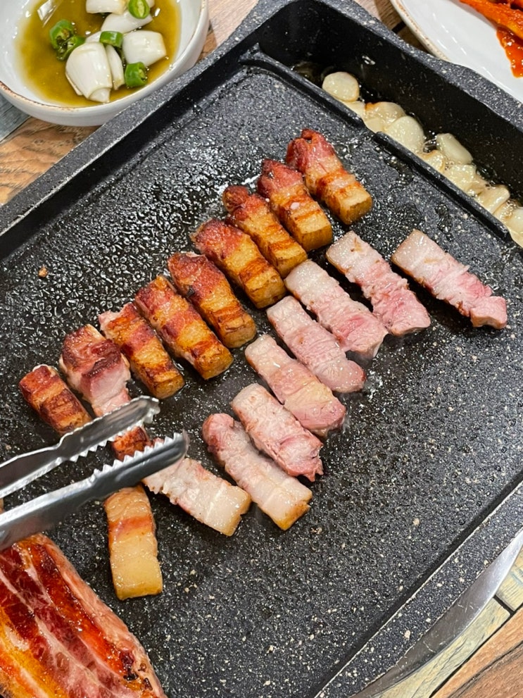  [입안행복황토가마구이] 훈제 향이 가득해 담백하고 고소한 삼겹살 맛집 - 천안 쌍용동 고깃집