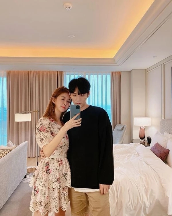 "4년째 임신 안 돼" 김지혜최성욱 아이돌 부부, 난임 고백 "전우애 넘치는 상황 더 사랑해 볼게요" "4년째 임신 안 돼" 김지혜최성욱 아이돌 부부, 난임 고백 "전우애 넘치는 상황 더 사랑해 볼게요"