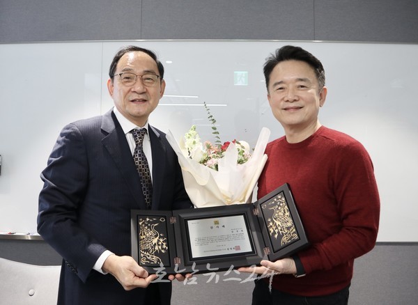  전남도, ‘전남-경기 녹색에너지 장학금 조성’ 공로 남경필 전 경기도지사에게 감사패