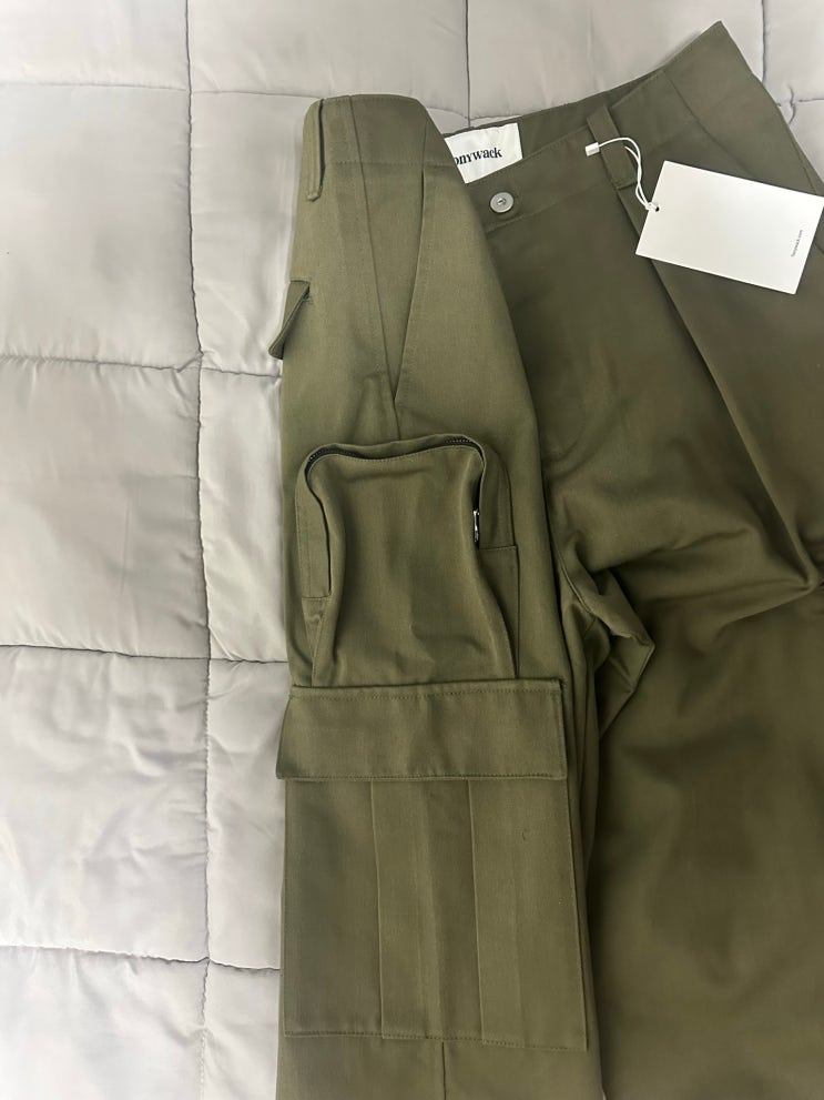 [토니웩 2023S/S] Hard Twist Wide Cut Cargo Pants Dark Olive 하드 트위스트 와이드 컷 카고팬츠 다크 올리브(토니웩 카고바지) - 내돈내산