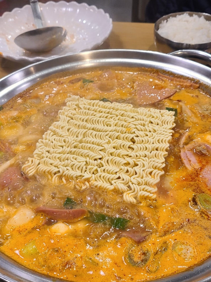  용산역 아이파크몰 먹거리 놀부부대찌개 / 구수하고 얼큰한 국물에 밥 말아 먹어요~
