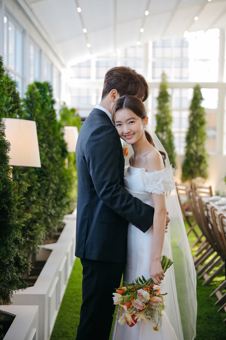  스몰 웨딩홀은 안정적인 삶을 누릴 수 있는 여자창업의 메카입니다.