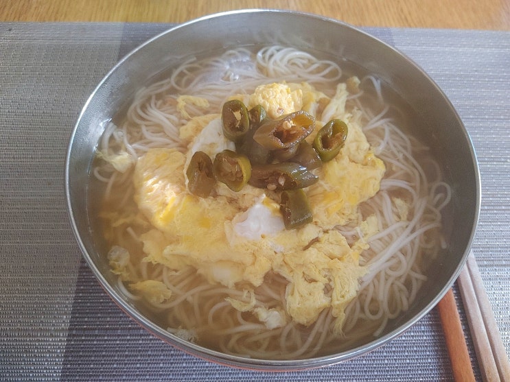  즐거운 금요일 간단하게 잔치국수로 점심 해결~