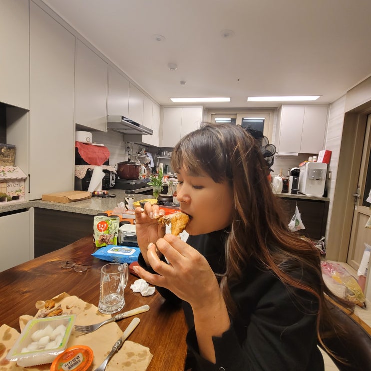 우리집앞 봉다리치킨 옛날치킨이랑 칭다오 종류별 맥주 흡흡 / 신리천 간단 산책 우리집앞 봉다리치킨 옛날치킨이랑 칭다오 종류별 맥주 흡흡 / 신리천 간단 산책