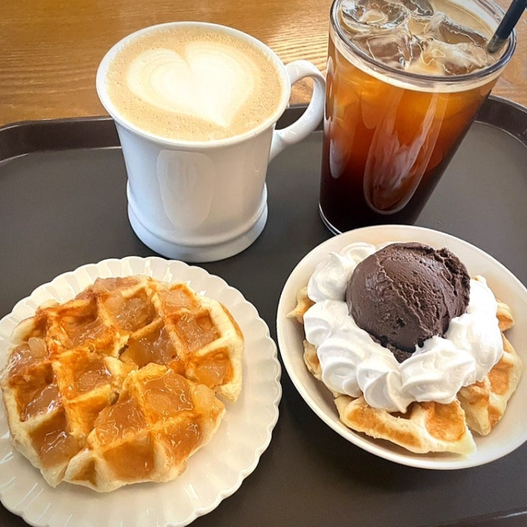 [커피볶는집 와플에숍] 까치산역 카페, 까치산 디저트 카페, 와플 맛집, 라떼 맛집