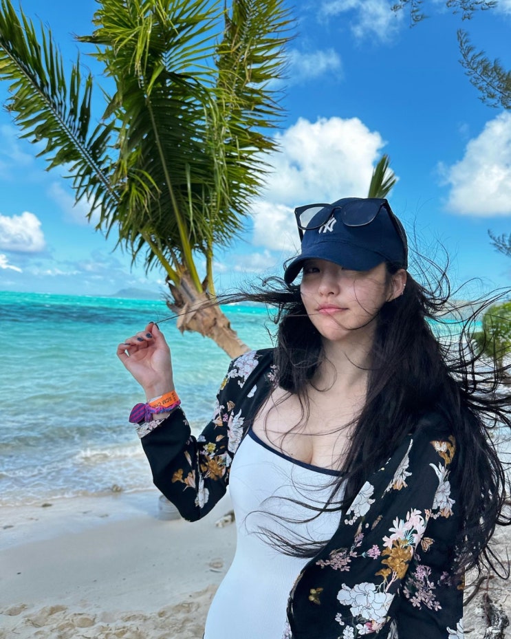 브레이브걸스 멤버 유정, 파란 하늘아래 하얀 수영복 글래머 몸매 러블리 매력 뿜뿜 브레이브걸스 멤버 유정, 파란 하늘아래 하얀 수영복 글래머 몸매 러블리 매력 뿜뿜