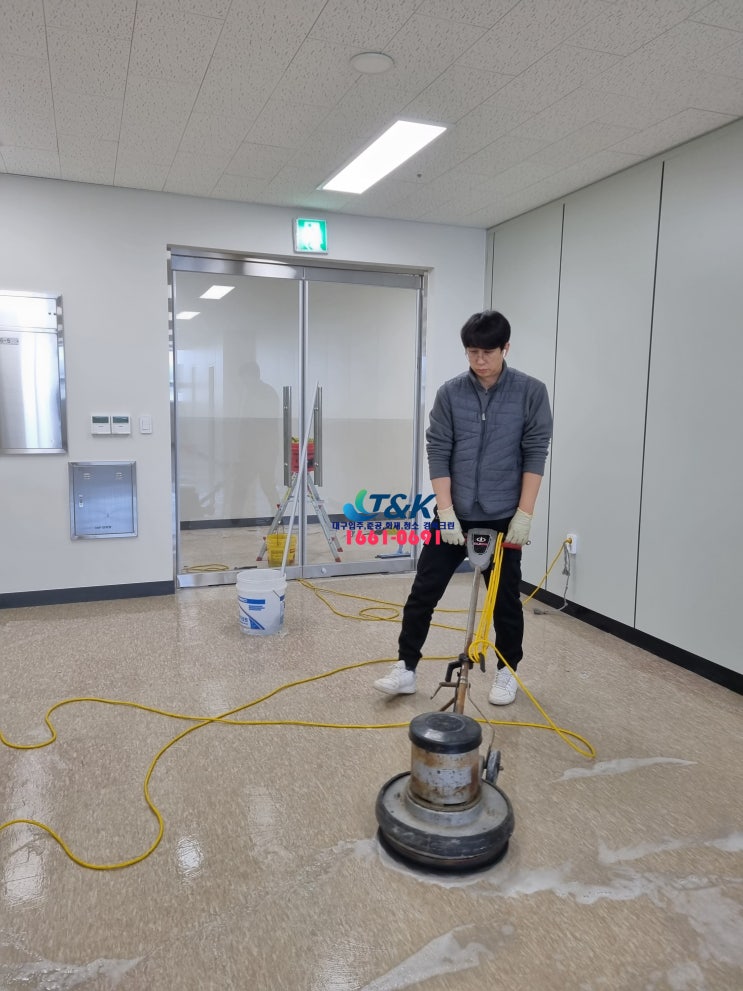  대구청소업체 성서공단 동원비즈플랫폼 준공청소 및 데코타일 바닥 광택 및 왁스