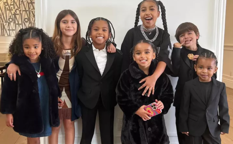 Khloé Kardashian은 Kardashian Kids의 달콤한 가족 사진을 공유합니다: '온 부족이 바이브입니다' Khloé Kardashian은 Kardashian Kids의 달콤한 가족 사진을 공유합니다: '온 부족이 바이브입니다'
