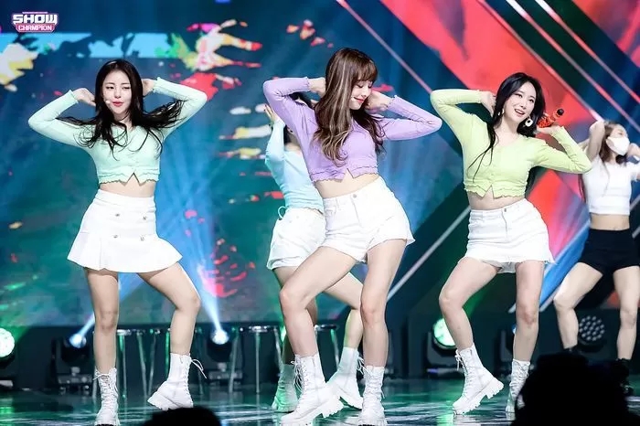 마의 7주년 맞은 '역주행돌' 브레이브걸스, 해체설 나온 이유는? 소속사에 '현수막 시위'한 팬들 마의 7주년 맞은 '역주행돌' 브레이브걸스, 해체설 나온 이유는? 소속사에 '현수막 시위'한 팬들
