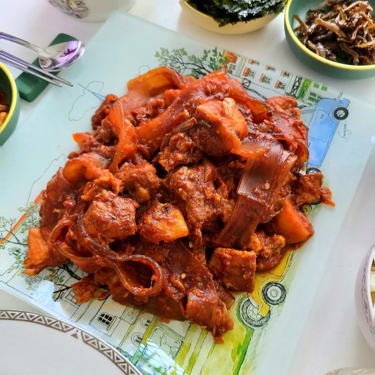 저녁 메뉴 추천 매운 돼지갈비찜 한 끼 저녁 메뉴 추천 매운 돼지갈비찜 한 끼