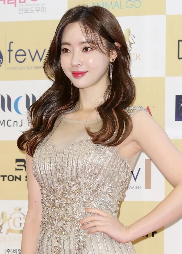 필라테스 강사 겸 방송인 양정원, 시스루 초밀착 원피스 입고 드러낸 애플힙 "아빠 미안해" 필라테스 강사 겸 방송인 양정원, 시스루 초밀착 원피스 입고 드러낸 애플힙 "아빠 미안해"