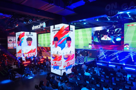  온라인 축구게임 <EA 스포츠 FIFA 온라인 4>(이하 FIFA 온라인 4)의 항저우 아시안게임 국가대표 추가 선발전에서 박지민과 박기영이 국가대표 후보로 선정