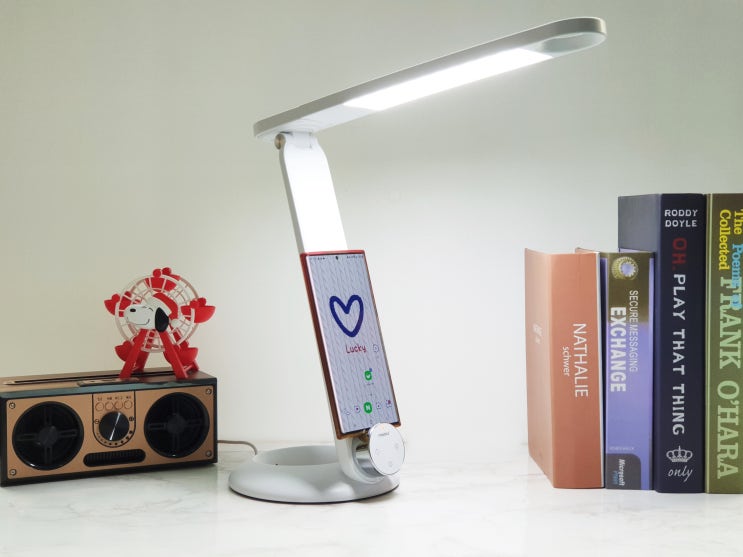무아스 LED 무선충전 스탠드 시력보호에 각도 조절까지 굿! 무아스 LED 무선충전 스탠드 시력보호에 각도 조절까지 굿!