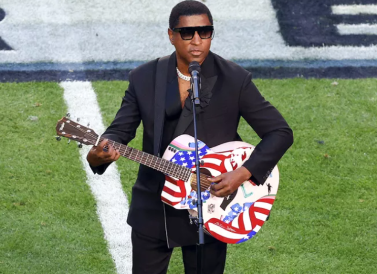 Kenneth 'Babyface' Edmonds는 2023년 슈퍼볼에서 'America the Beautiful'을 공연합니다 Kenneth 'Babyface' Edmonds는 2023년 슈퍼볼에서 'America the Beautiful'을 공연합니다