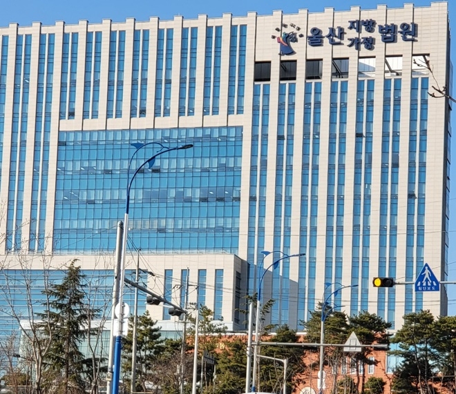 울산지법, 어린이보호구역 횡단보도 적색신호 바뀐 직후 자전거 탄 어린이 충격 벌금형