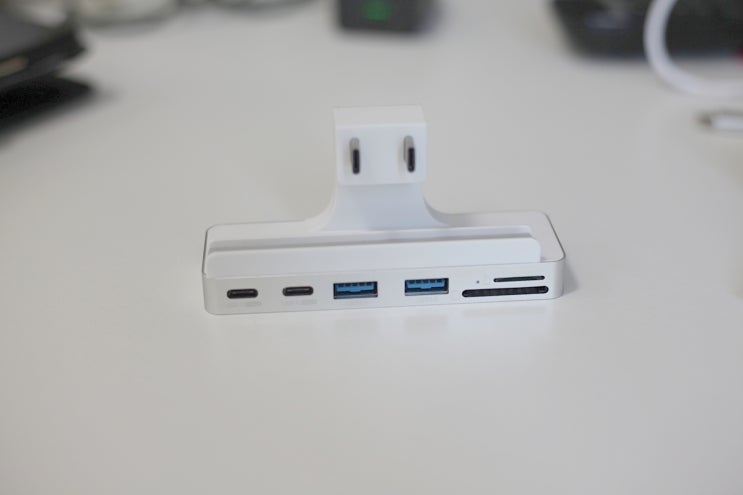  애플  USB-C 일체형 고정 허브 NEW 아이맥 전용이에요
