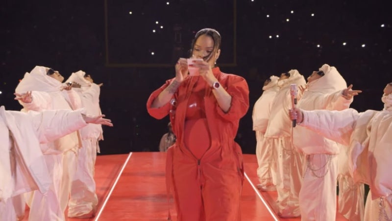 Rihanna (리한나)의 슈퍼볼 하프타임쇼 간단 리뷰