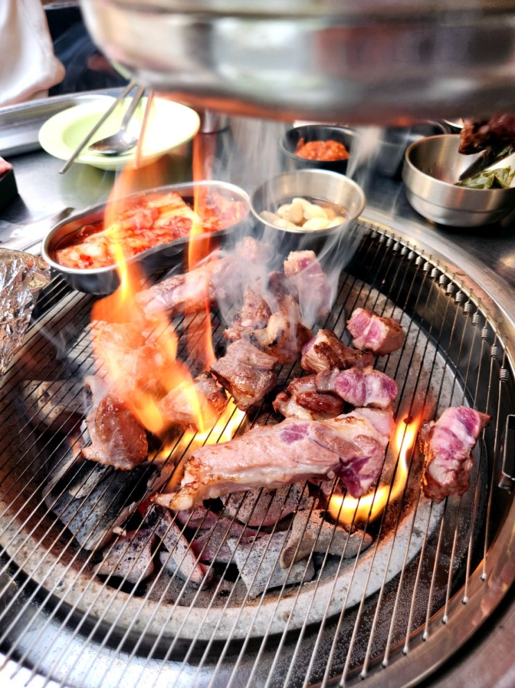  홍대/상수역 쫄깃하고 맛있는 돼지고기 빽돈