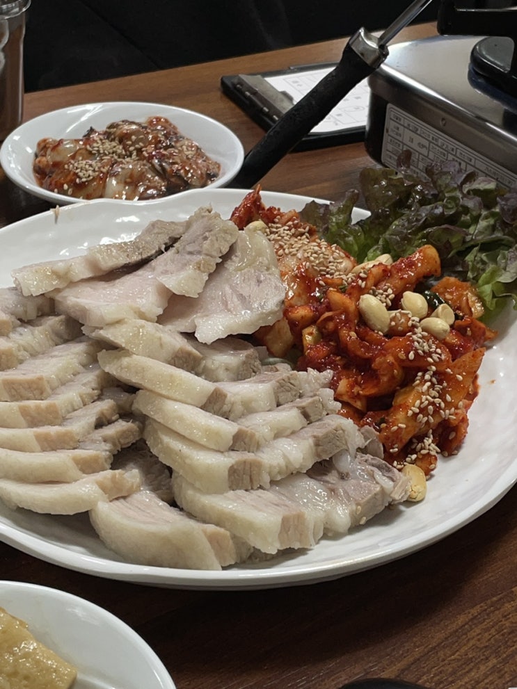  서울 종로3가 맛집 가성비가 내리는 장군굴보쌈