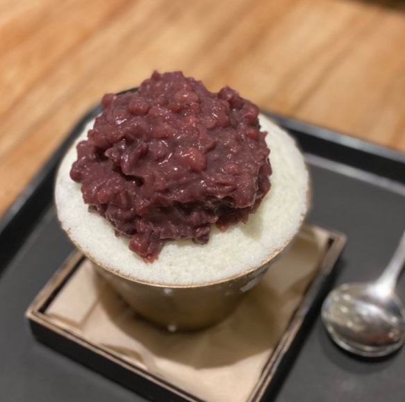  추운날 팥빙수 더 맛있네요^^