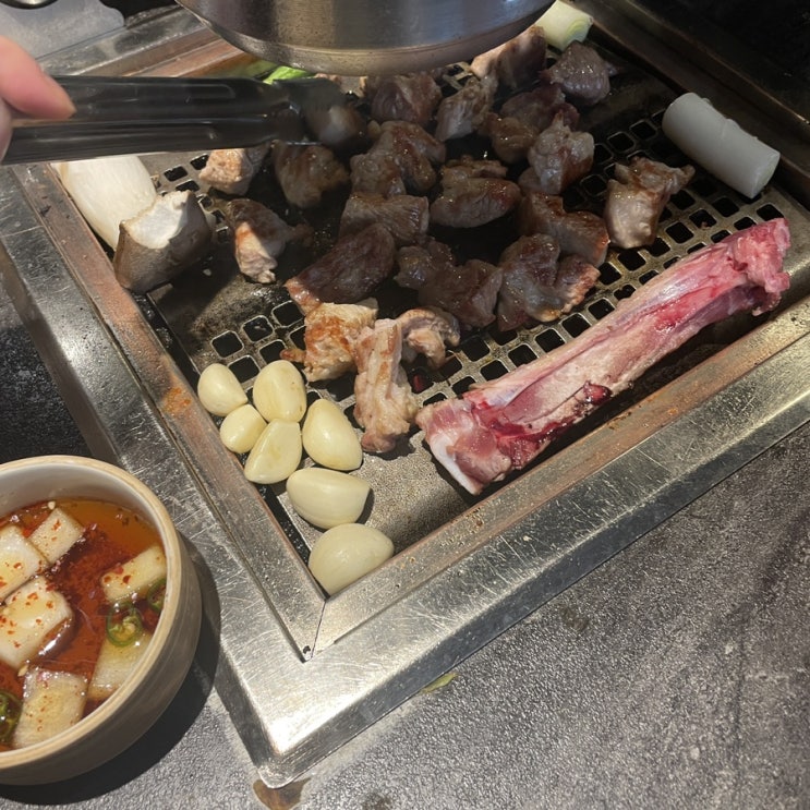  육지에서 맨날 밥먹어요