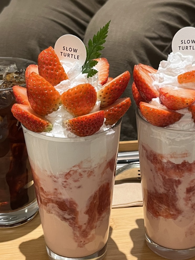 [대구카페] 동성로 카페 딸기케이크 맛집 '슬로우터틀'