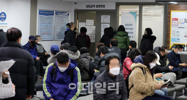 늙어가는 고용보험…65세 이상도 실업급여 받나 늙어가는 고용보험…65세 이상도 실업급여 받나
