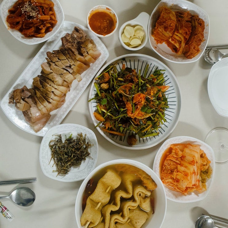  보쌈 회 무침 어묵탕 새우볶음밥 조합