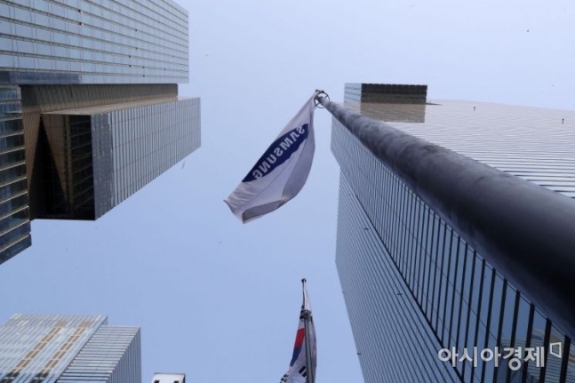 삼성전자, 삼성디스플레이서 20조원 빌린다…"반도체 투자 재원 확보" 삼성전자, 삼성디스플레이서 20조원 빌린다…"반도체 투자 재원 확보"