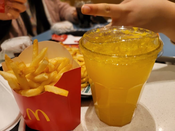 맥도날드 용인시청DT점 골드맥피즈 해피스낵 먹으러 오밤중 밤마실 맥도날드 용인시청DT점 골드맥피즈 해피스낵 먹으러 오밤중 밤마실