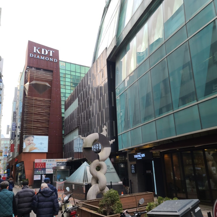  셀프속눈썹연장재료 알아보고 이뻐지세요.