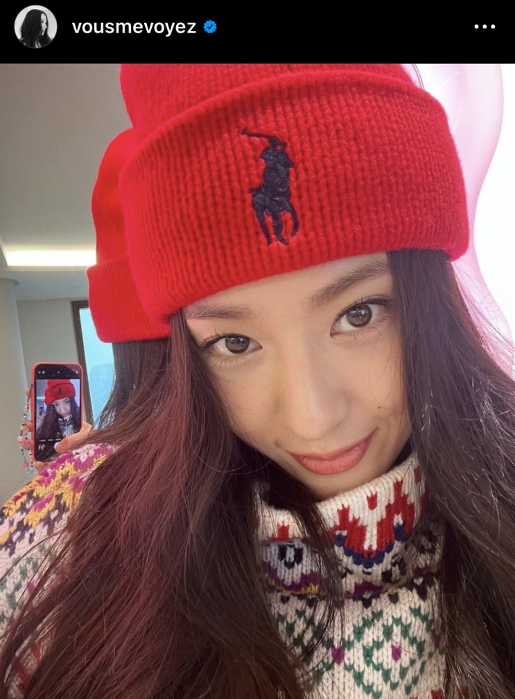 폴로 엠버서더 정수정 크리스탈 사복 여자 여성 셔츠 가방 및 비니
