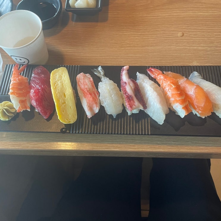  초밥 먹었다