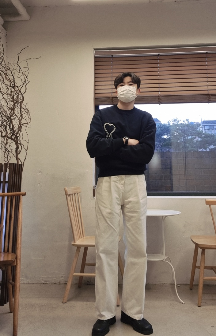  ami 아미 빅로고 맨투맨으로 남자 명품 맨투맨 코디 추천 남자 봄코디