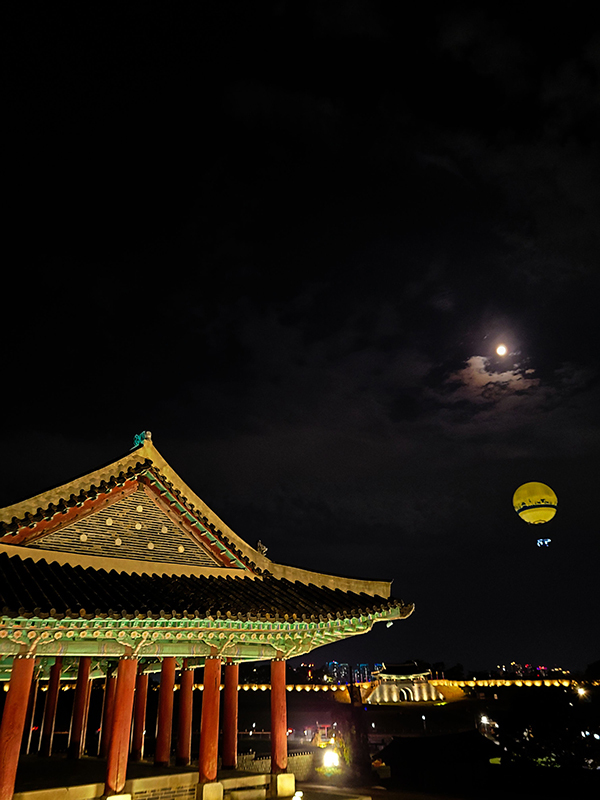  수원 화성행궁의 창룡문(동문) 야경에 빠지다.